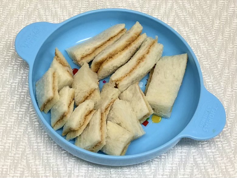 離乳食の食パンレシピ 完了期 後期 きな粉クリームパン 手づかみ食べも 管理栄養士ママの離乳食blog