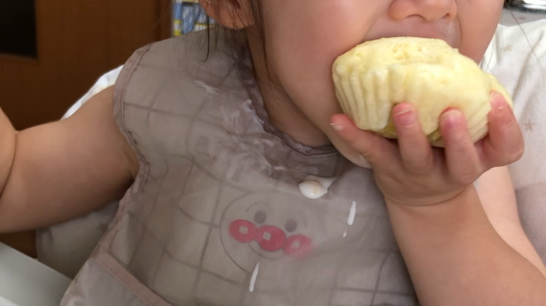 手づかみ食べをしないけど大丈夫？マネできるサポート法